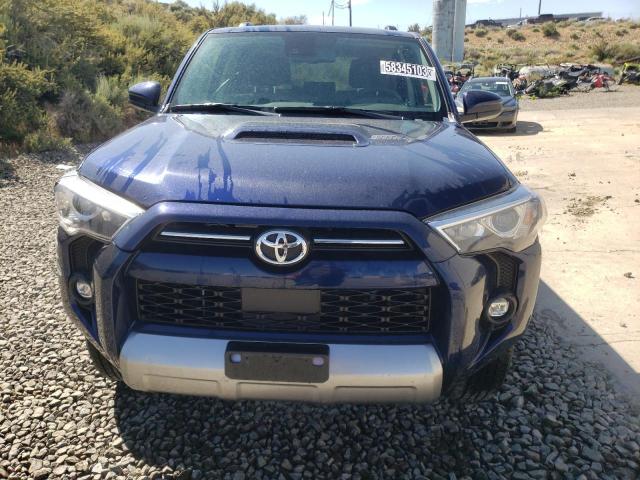 JTEPU5JR4P6101767 - 2023 TOYOTA 4RUNNER SE BLUE photo 5