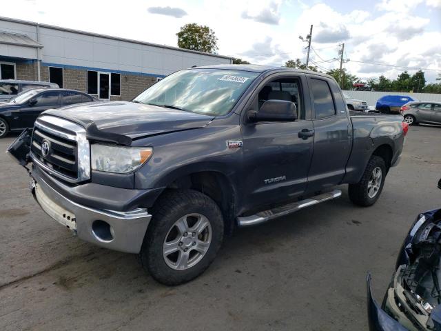 5TFUY5F10BX185409 - 2011 TOYOTA TUNDRA DOUBLE CAB SR5 GRAY photo 1