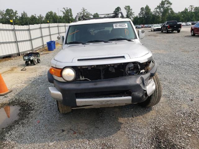 JTEBU11F570041493 - 2007 TOYOTA FJ CRUISER GRAY photo 5