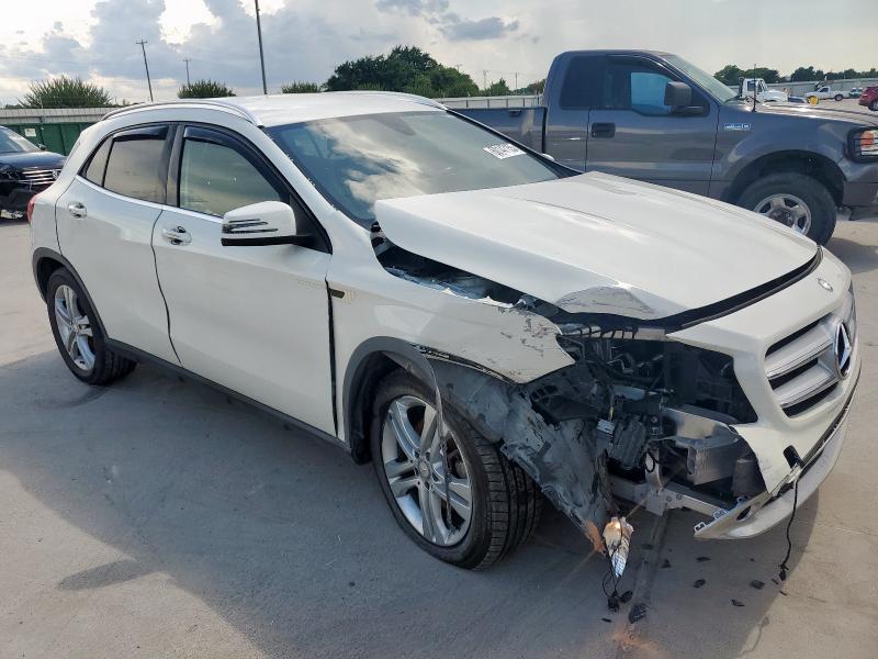 WDCTG4EB7HJ358092 - 2017 MERCEDES-BENZ GLA 250 Белый фото 4