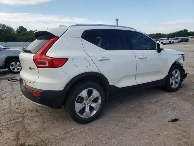 YV4AC2HK2K2129939 - 2019 VOLVO XC40 T4 MOMENTUM WHITE photo 3