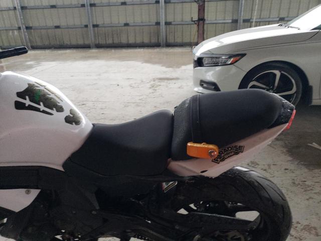 JKAEXEE13FDA19687 - 2015 KAWASAKI EX650 E WHITE photo 6