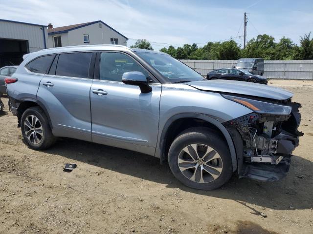 5TDHZRBH6MS073750 - 2021 TOYOTA HIGHLANDER XLE BLUE photo 4
