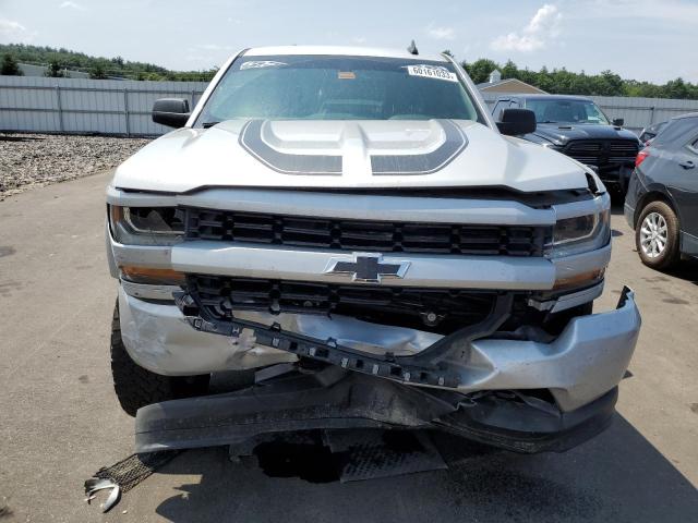 1GCVKPEC4JZ226115 - 2018 CHEVROLET silverado K1500 CUSTOM SILVER photo 5