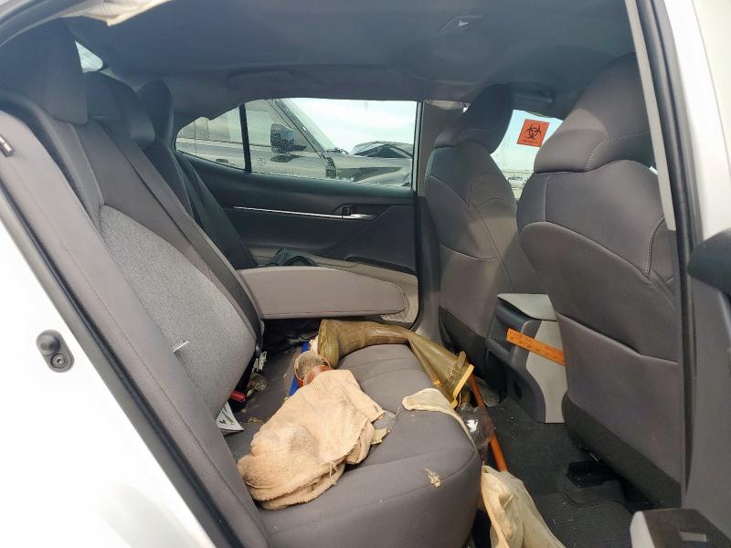 4T1C11AK9NU692156 - 2022 TOYOTA CAMRY LE 白色 照片 10