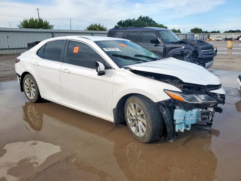 4T1C11AK9NU692156 - 2022 TOYOTA CAMRY LE 白色 照片 4