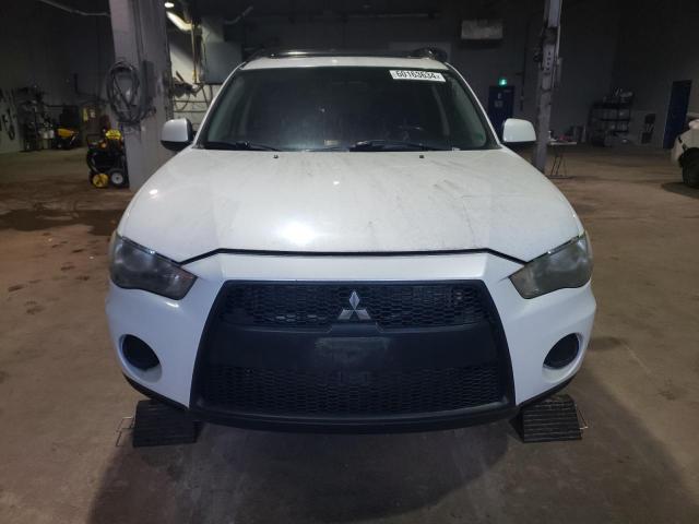 JA4AT2AW2AZ604733 - 2010 MITSUBISHI OUTLANDER ES WHITE photo 5