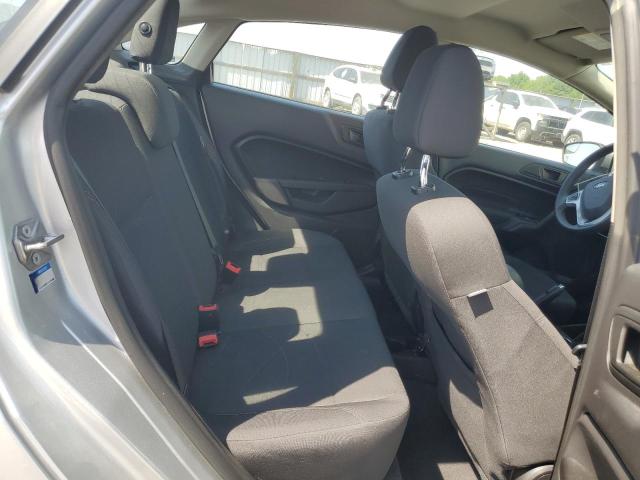 3FADP4BJ1JM113969 - 2018 FORD FIESTA SE 银色 照片 10