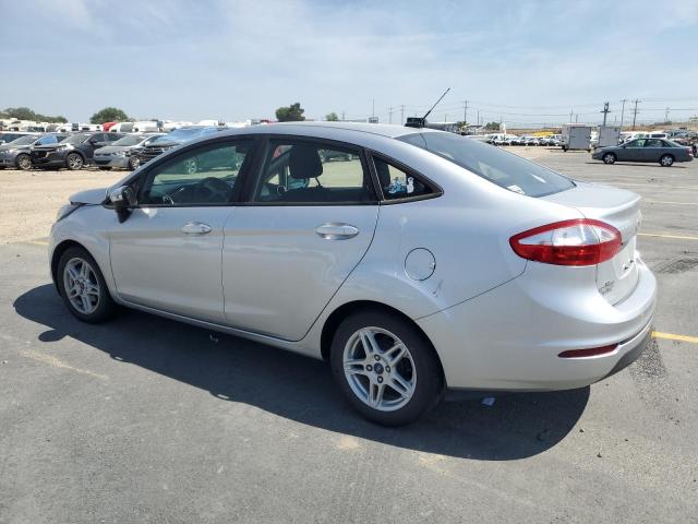 3FADP4BJ1JM113969 - 2018 FORD FIESTA SE 银色 照片 2