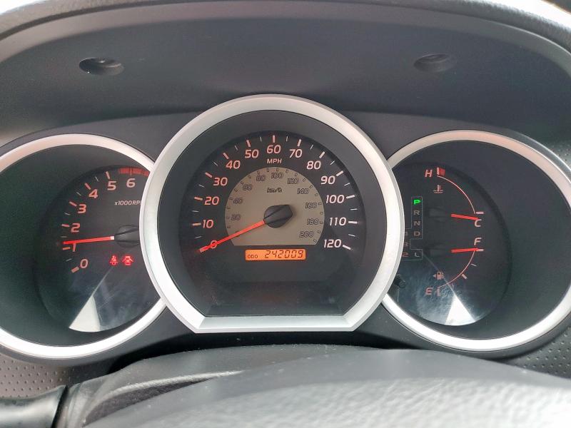 3TMJU4GNXAM097806 - 2010 TOYOTA TACOMA DOUBLE CAB PRERUNNER WHITE photo 9