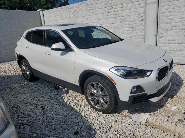 WBXYJ5C3XJEF70276 - 2018 BMW X2 XDRIVE28I WHITE photo 4