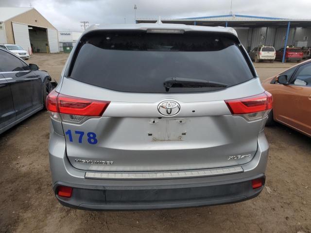 5TDJZRFH3HS464176 - 2017 TOYOTA HIGHLANDER SE SILVER photo 6