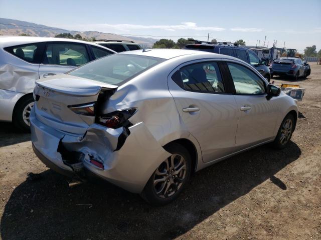 3MYDLBYV3KY516688 - 2019 TOYOTA YARIS L SILVER photo 3