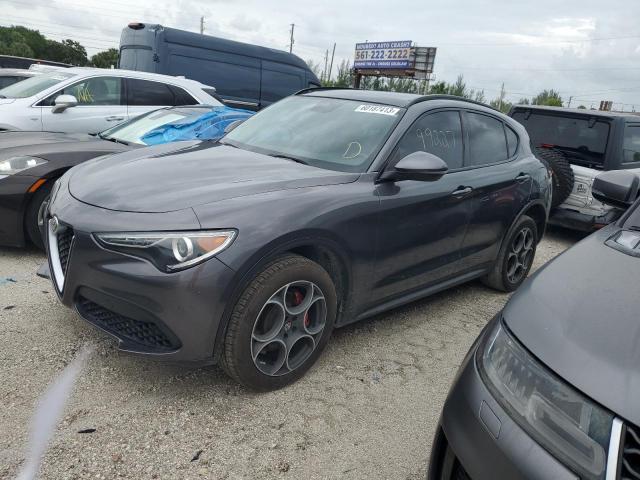 ZASFAKPN7J7B74815 - 2018 ALFA ROMEO STELVIO SPORT Grau Foto 1