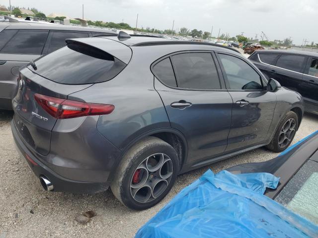 ZASFAKPN7J7B74815 - 2018 ALFA ROMEO STELVIO SPORT GRAY photo 3