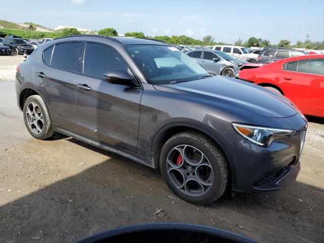 ZASFAKPN7J7B74815 - 2018 ALFA ROMEO STELVIO SPORT Grau Foto 4