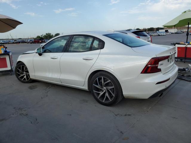 7JRA22TK7LG049247 - 2020 VOLVO S60 T6 MOMENTUM WHITE photo 2