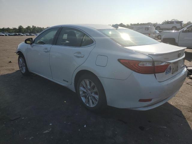 JTHBW1GG0F2092710 - 2015 LEXUS ES 300H WHITE photo 2