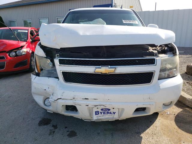 1GNSKBE07BR124666 - 2011 CHEVROLET TAHOE K1500 LT WHITE photo 5