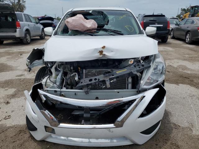 3N1CN7AP7GL883114 - 2016 NISSAN VERSA S WHITE photo 5