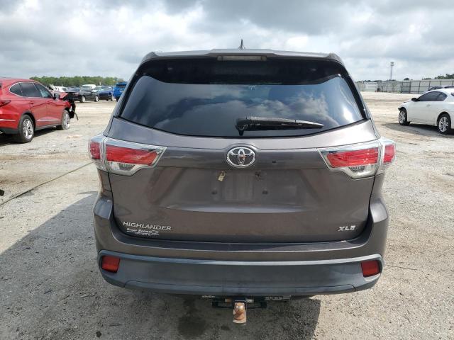 5TDKKRFHXGS174380 - 2016 TOYOTA HIGHLANDER XLE GRAY photo 6