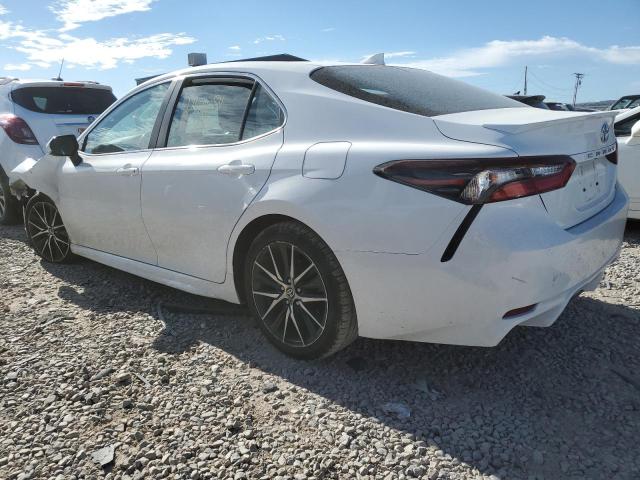 4T1G11AK2MU455296 - 2021 TOYOTA CAMRY SE WHITE photo 2