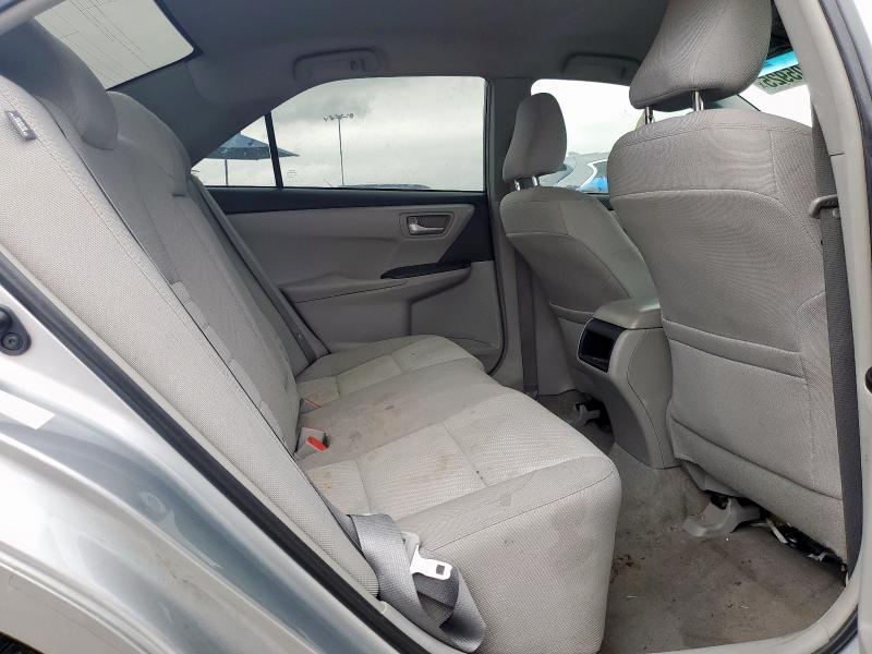 4T4BF1FK3FR470967 - 2015 TOYOTA CAMRY LE 银色 照片 10