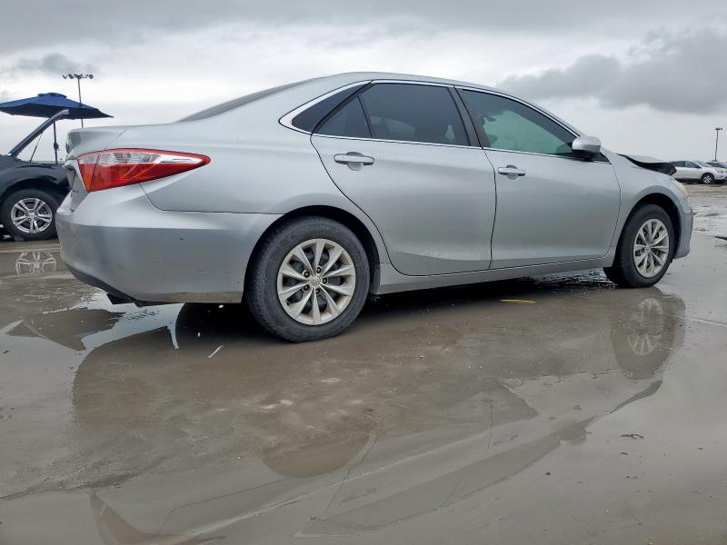 4T4BF1FK3FR470967 - 2015 TOYOTA CAMRY LE 银色 照片 3
