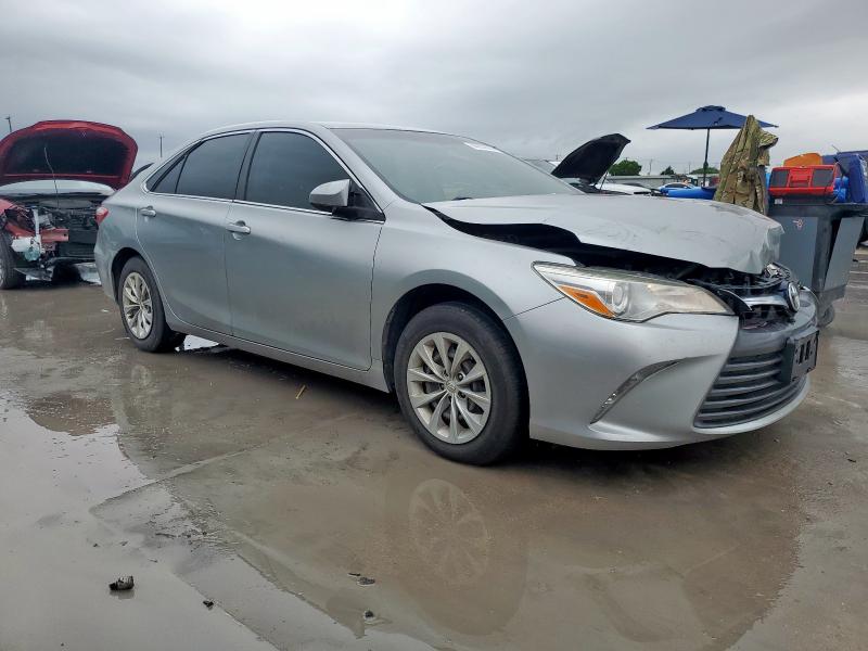 4T4BF1FK3FR470967 - 2015 TOYOTA CAMRY LE 银色 照片 4