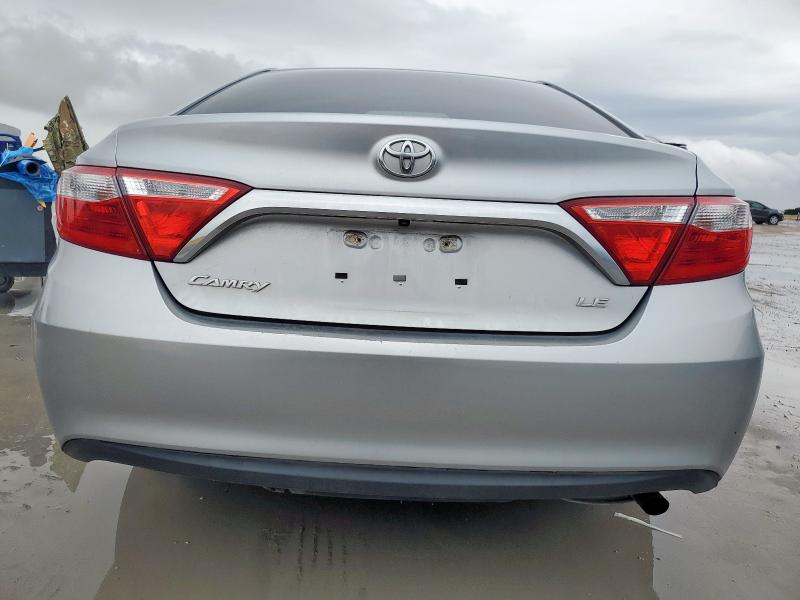 4T4BF1FK3FR470967 - 2015 TOYOTA CAMRY LE 银色 照片 6