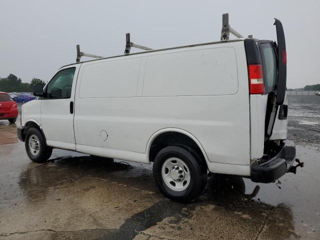 1GCWGFCAXC1165369 - 2012 CHEVROLET EXPRESS G2 WHITE photo 2