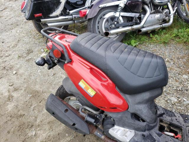 RFVPMP202D1006526 - 2013 GENUINE SCOOTER CO. ROUGHHOUSE 50 RED photo 6