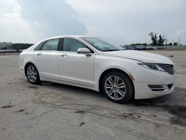 3LN6L2G96FR610491 - 2015 LINCOLN MKZ WHITE photo 4