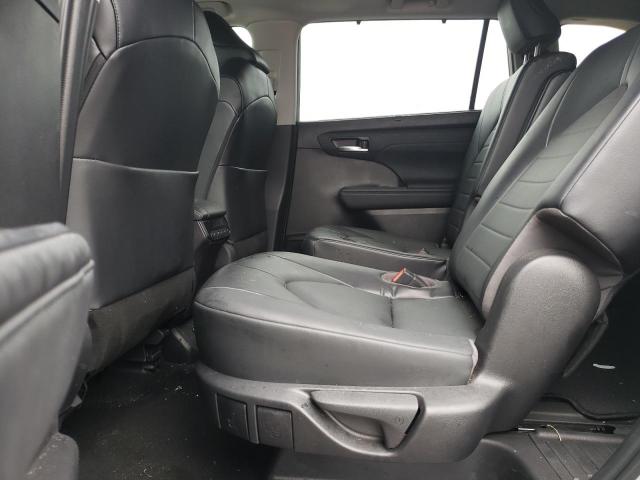 5TDGZRAH7NS124767 - 2022 TOYOTA HIGHLANDER XLE Silber Foto 11