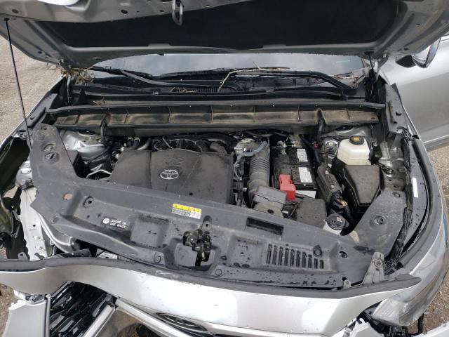 5TDGZRAH7NS124767 - 2022 TOYOTA HIGHLANDER XLE Silber Foto 12