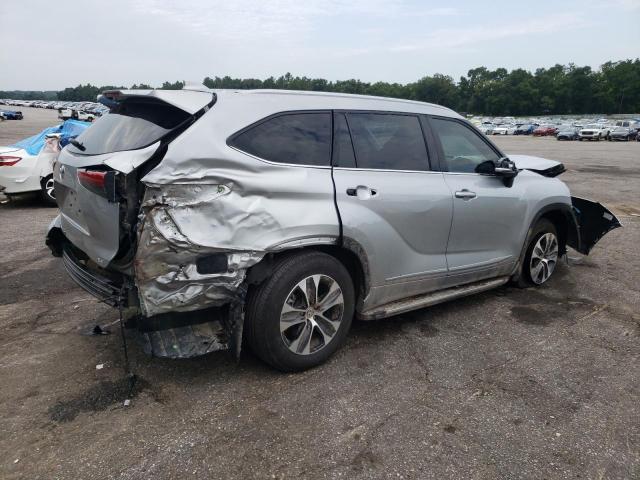 5TDGZRAH7NS124767 - 2022 TOYOTA HIGHLANDER XLE Silber Foto 3