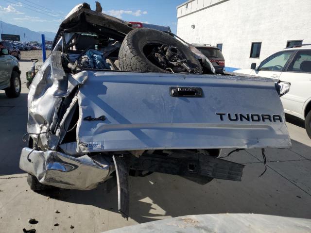 5TFDY5F15JX697486 - 2018 TOYOTA TUNDRA CREWMAX SR5 SILVER photo 6