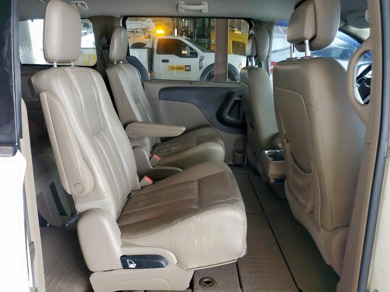 2C4RC1CG5CR327551 - 2012 CHRYSLER TOWN & COU TOURING L WHITE photo 11