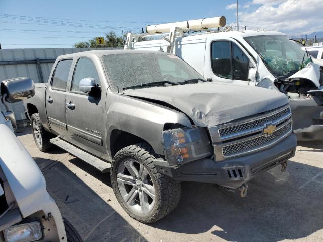 3GCPCSE05DG211786 - 2013 CHEVROLET SILVERADO C1500 LT 灰色 照片 4