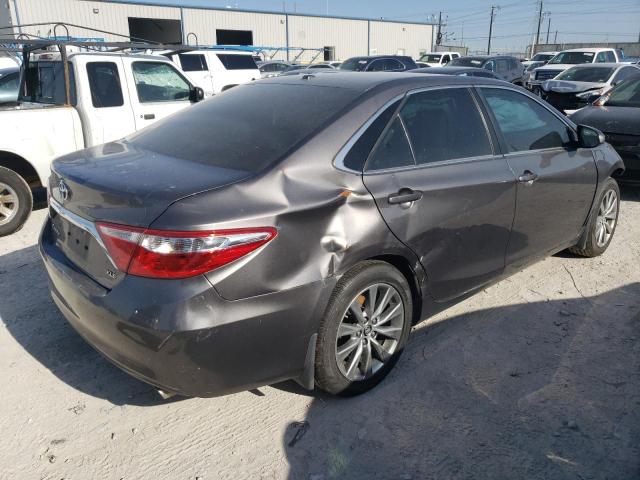 4T1BF1FK4HU678093 - 2017 TOYOTA CAMRY LE GRAY photo 3