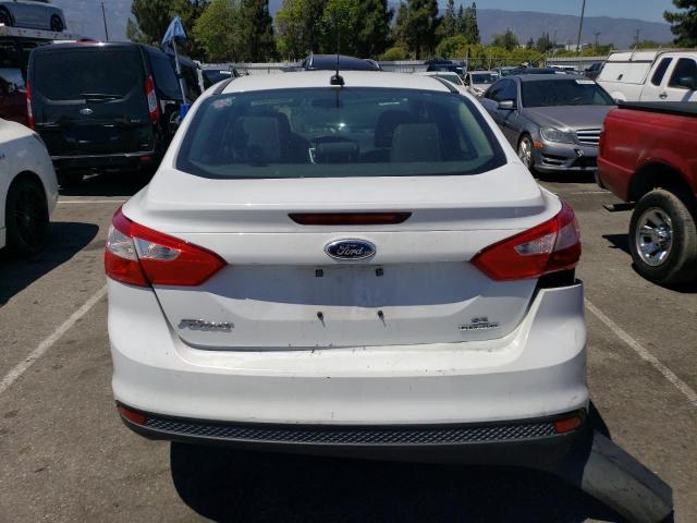 1FADP3F29DL285962 - 2013 FORD FOCUS SE WHITE photo 6