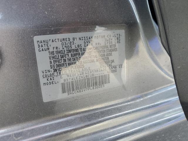 3N1CN8DV7PL830025 - 2023 NISSAN VERSA S ნაცრისფერი ფოტო 12