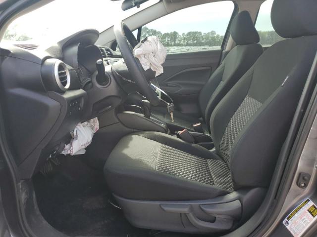 3N1CN8DV7PL830025 - 2023 NISSAN VERSA S ნაცრისფერი ფოტო 7