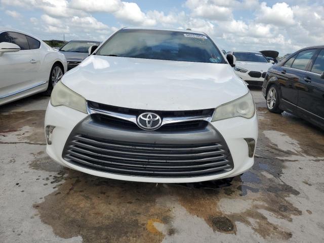 4T1BF1FK4GU202697 - 2016 TOYOTA CAMRY LE WHITE photo 5