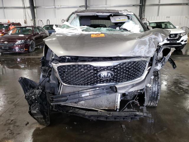 5XYPGDA36JG431383 - 2018 KIA SORENTO LX GRAY photo 5