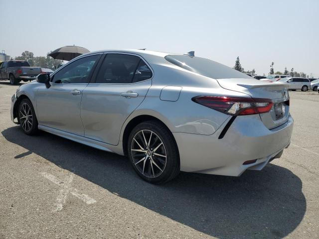 4T1G11AK3PU080197 - 2023 TOYOTA CAMRY SE NIGHT SHADE SILVER photo 2
