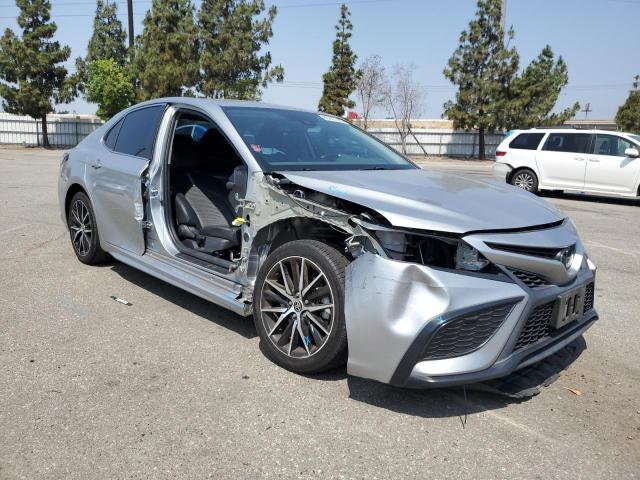 4T1G11AK3PU080197 - 2023 TOYOTA CAMRY SE NIGHT SHADE SILVER photo 4