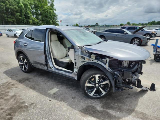 LRBFZNR48MD112707 - 2021 BUICK ENVISION ESSENCE رمادي صورة 4