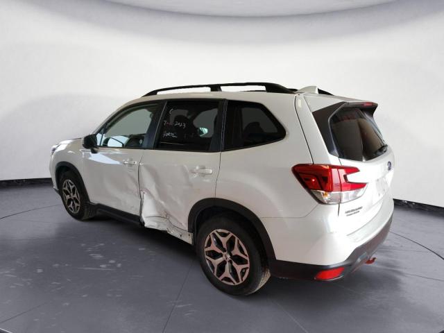 JF2SKAJCXMH457649 - 2021 SUBARU FORESTER PREMIUM WHITE photo 2