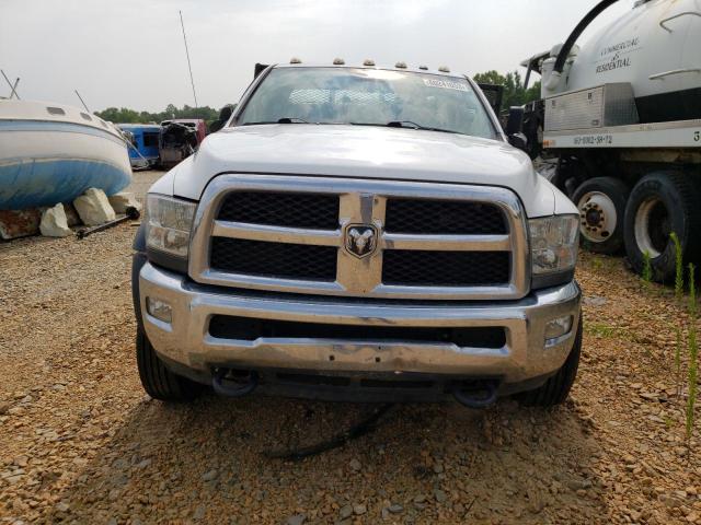 3C7WRMBL1HG510351 - 2017 RAM 5500 WHITE photo 5